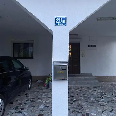 Vila Nuni Vila *